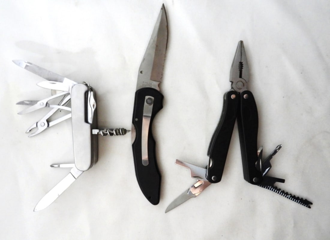 (3) HANDYMAN KNIFE LOT - (1) MULTI-TOOL (1 of 4)
