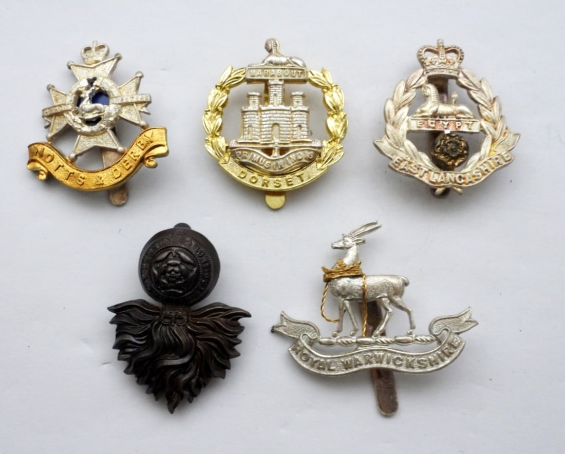 (5) BRITISH ARMY / REGIMENT CAP BADGE (1 of 2)
