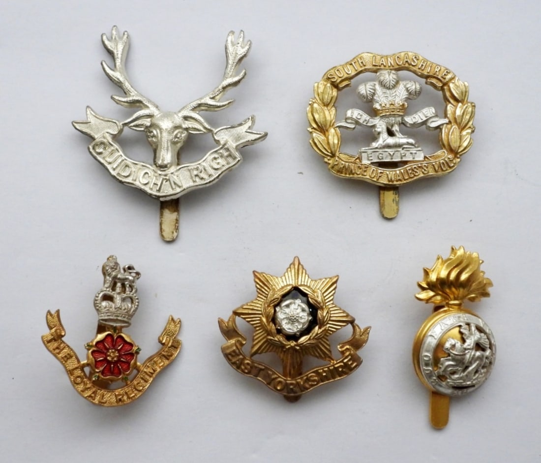 (5) BRITISH ARMY / REGIMENT CAP BADGE (1 of 2)