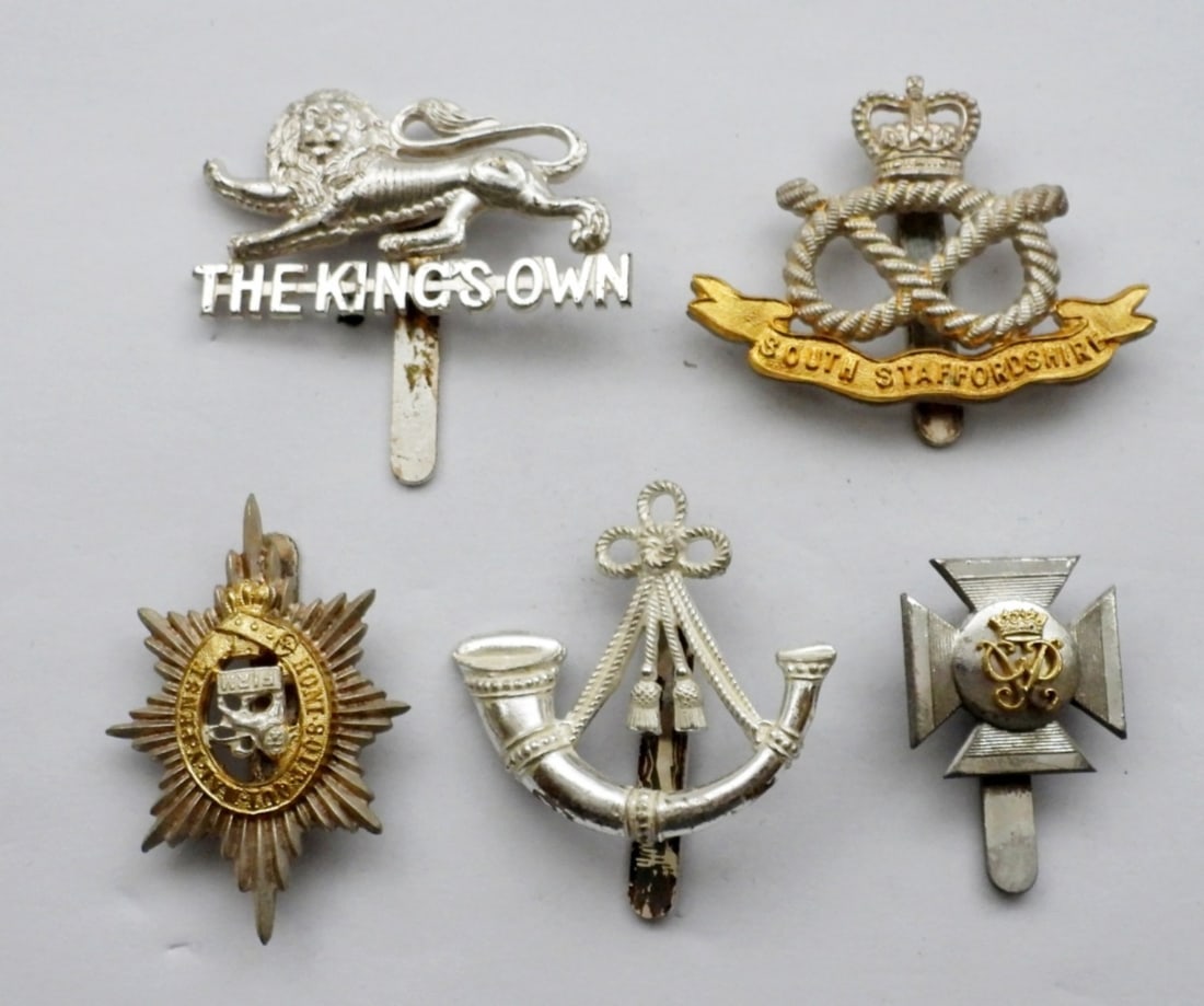 (5) BRITISH ARMY / REGIMENT CAP BADGE (1 of 2)
