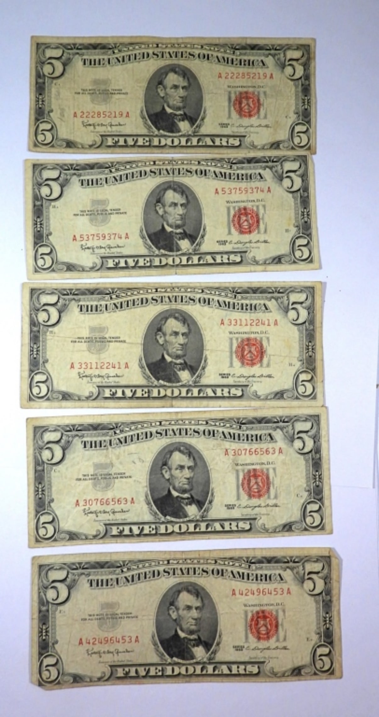 (5) 1963 $5 RED SEAL U.S. NOTES (1 of 2)