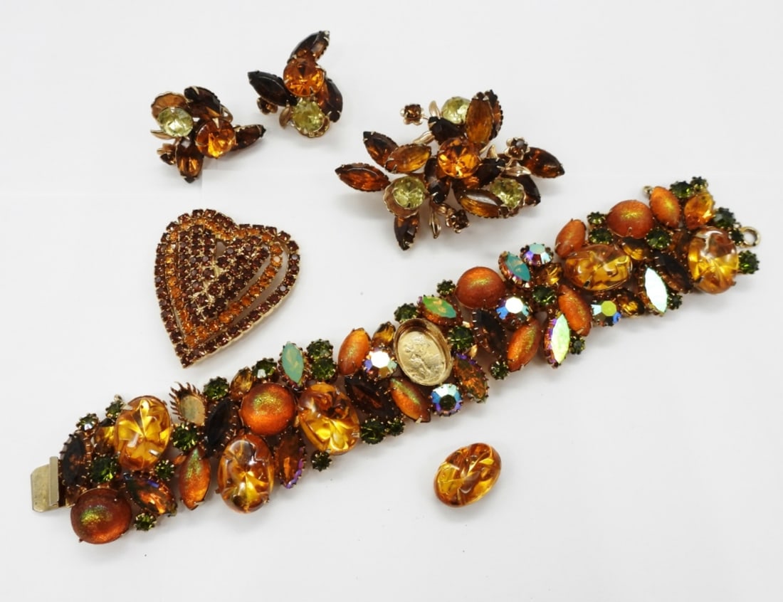 VINTAGE YELLOW RHINESTONE SET (1 of 3)