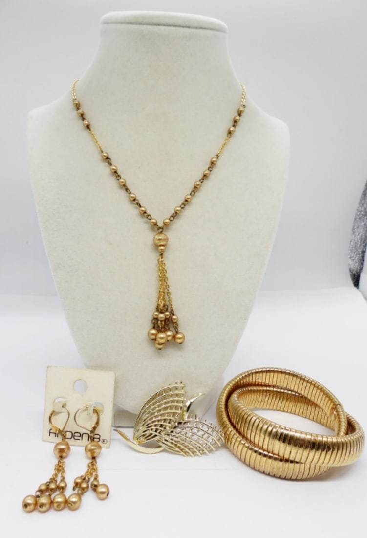 GOLD TONE SET OF 4: "EXPRESS" BRAND GOLD TONE NECKLACE, 18" WITH MATCHING EARRINGS. GOLD TONE DOUBLE STRETCHY BRACELET.