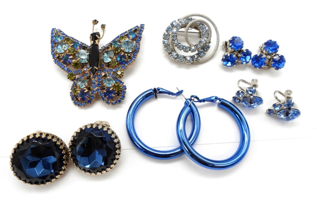 VINTAGE BLUE RHINESTONE JEWELRY (1 of 5)