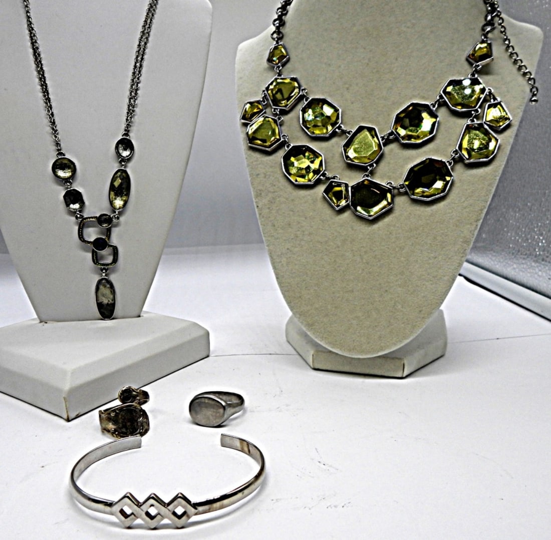 STUNNING JEWERLY LOT (1 of 6)