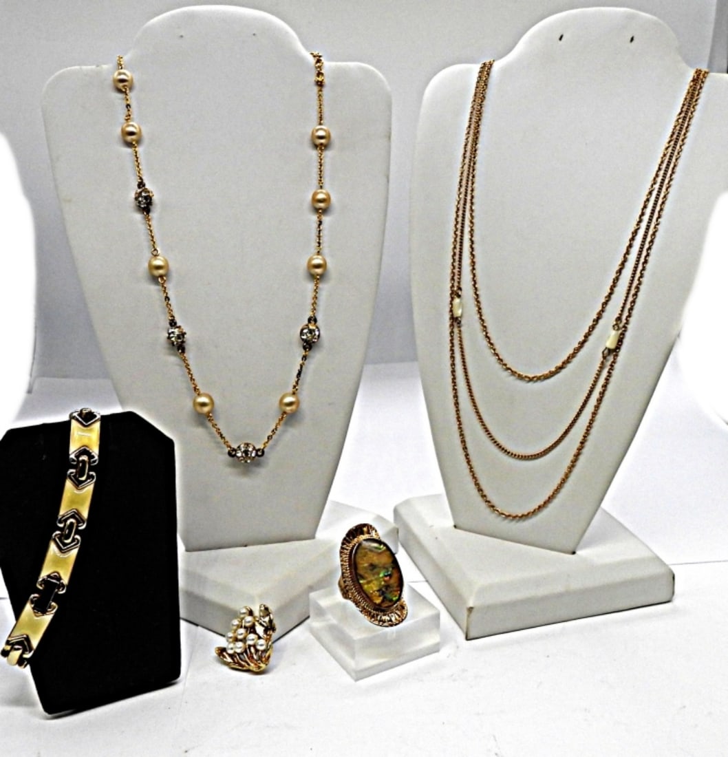 VINTAGE JEWERLY LOT (1 of 6)