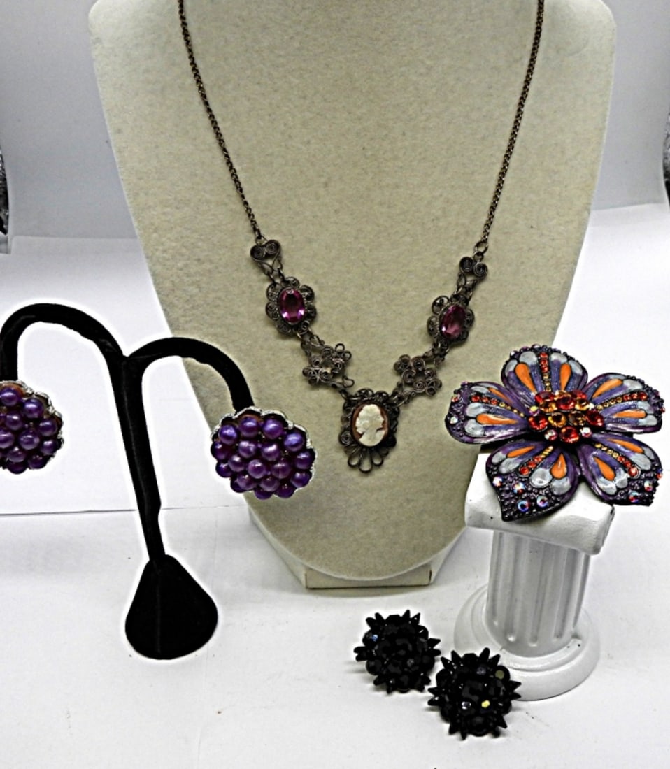 FUN STATEMENT PIECE LOT (1 of 5)