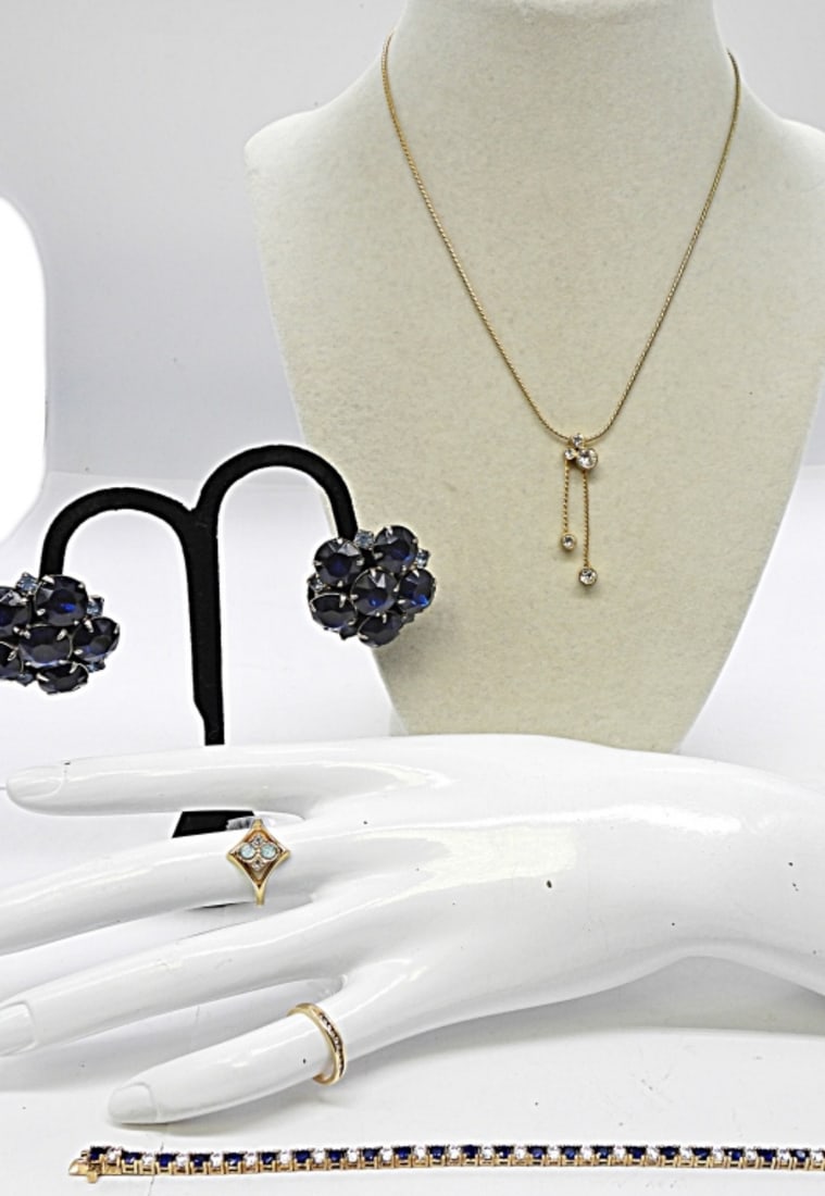 BEAUTIFUL JEWERLY LOT (1 of 6)