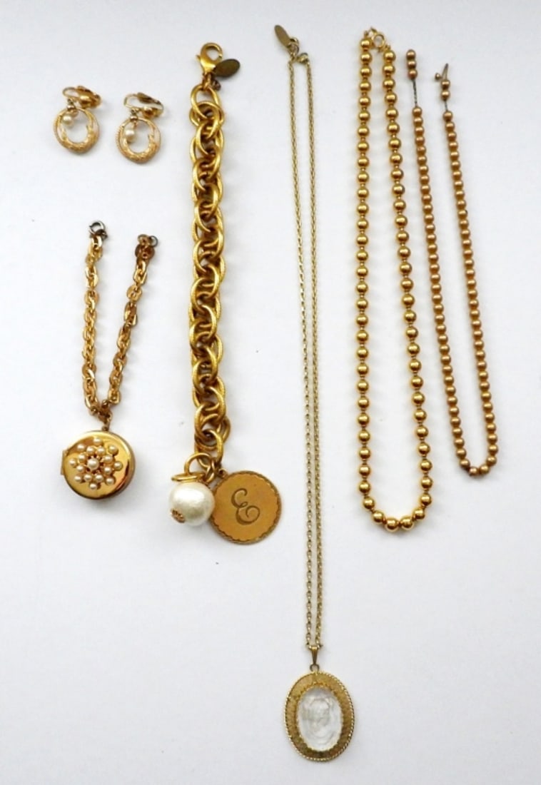 GOLD TONE FAUX PEARL JEWELRY LOT (1 of 3)