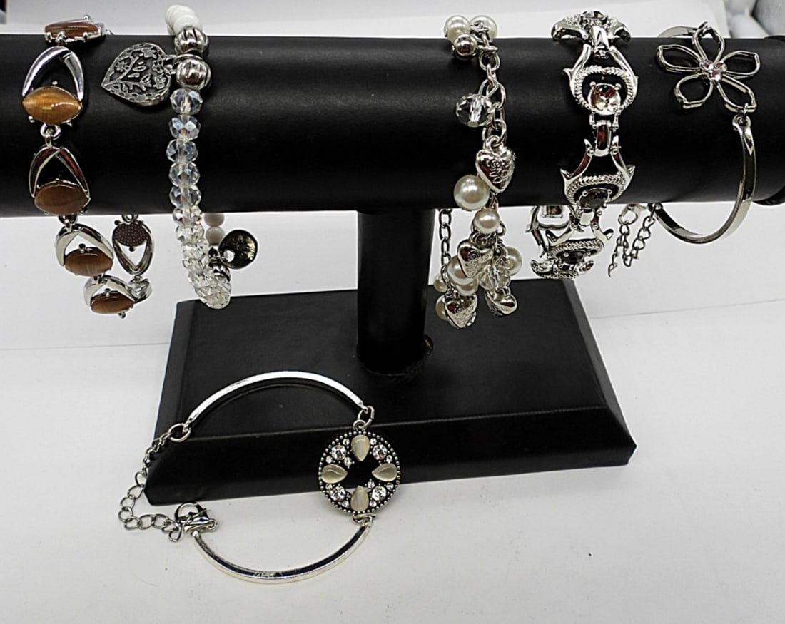 (6) BEAUTIFUL BRACELET LOT: VARIETY LOT