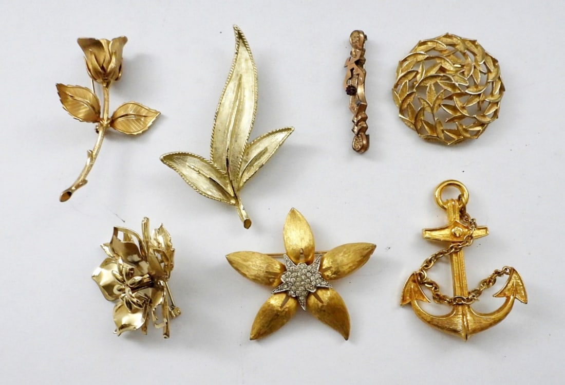 (7) VINTAGE GOLD TONE BROOCH PINS (1 of 3)