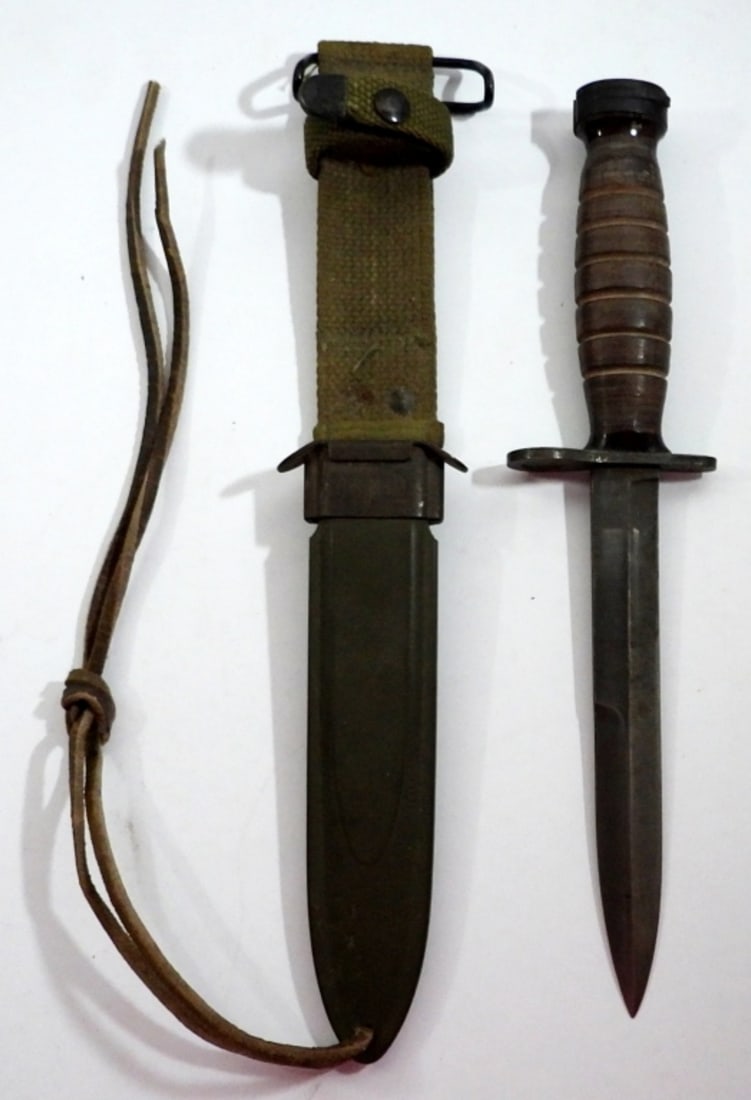 US MARINE CORPS WWII FIGHTING KNIFE (1 of 3)