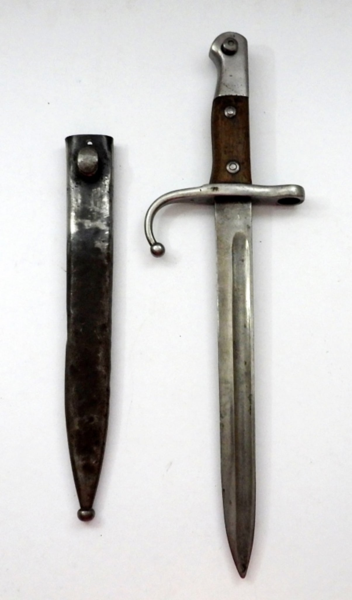 WWI BAYONET KNIFE #24312 WITH SCABBARD (1 of 3)