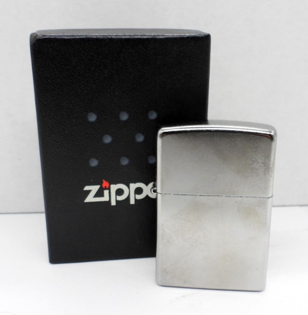 2015 SEALED ZIPPO LIGHTER (1 of 3)