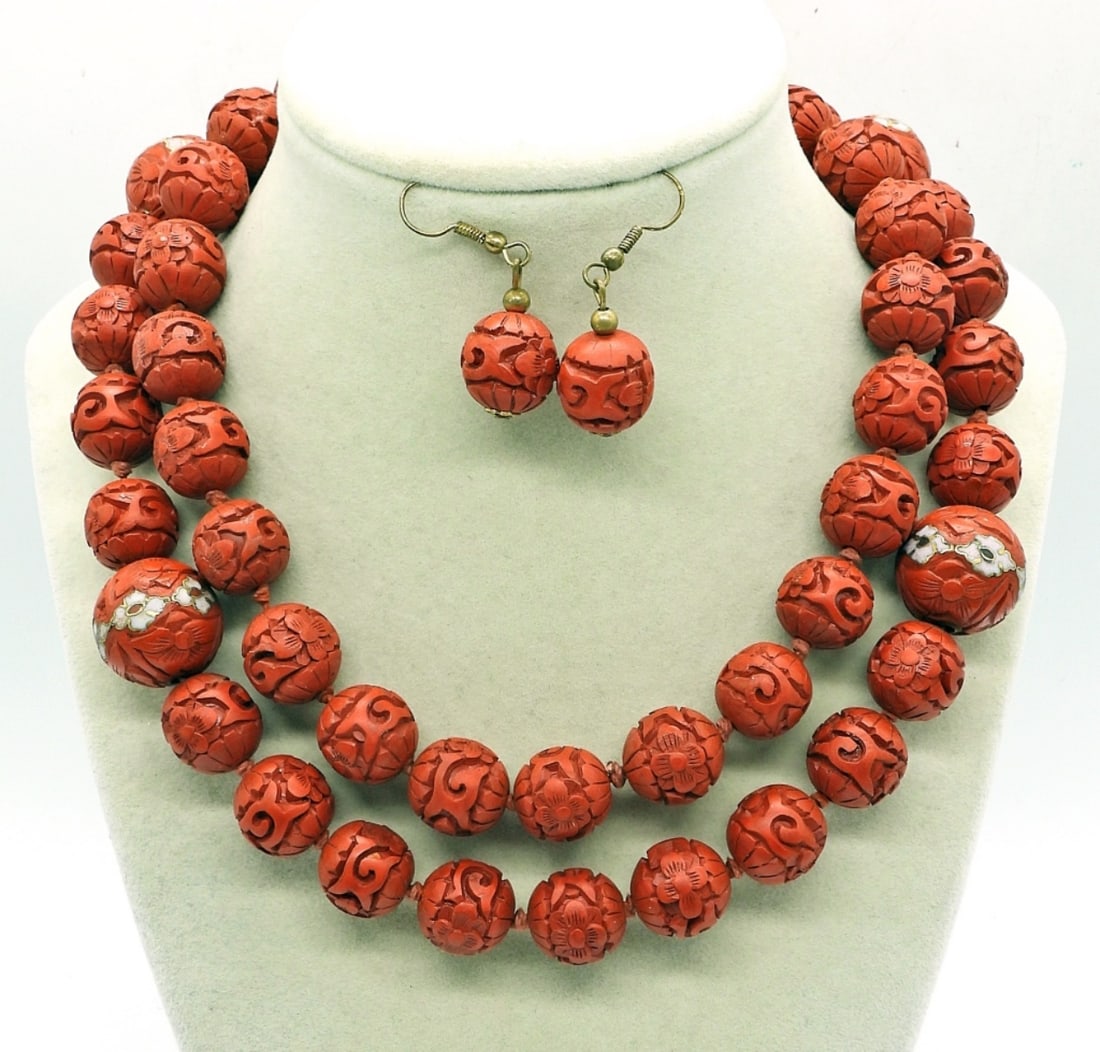RED WOODEN BEADED SET (1 of 2)