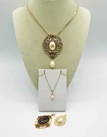 2 FASHION NECKLACES, 2 PENDANTS