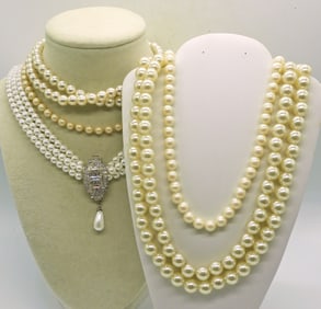 5 PEARL NECKLACES