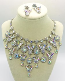 FUN BUTTERFLY NECKLACE EARRING SET