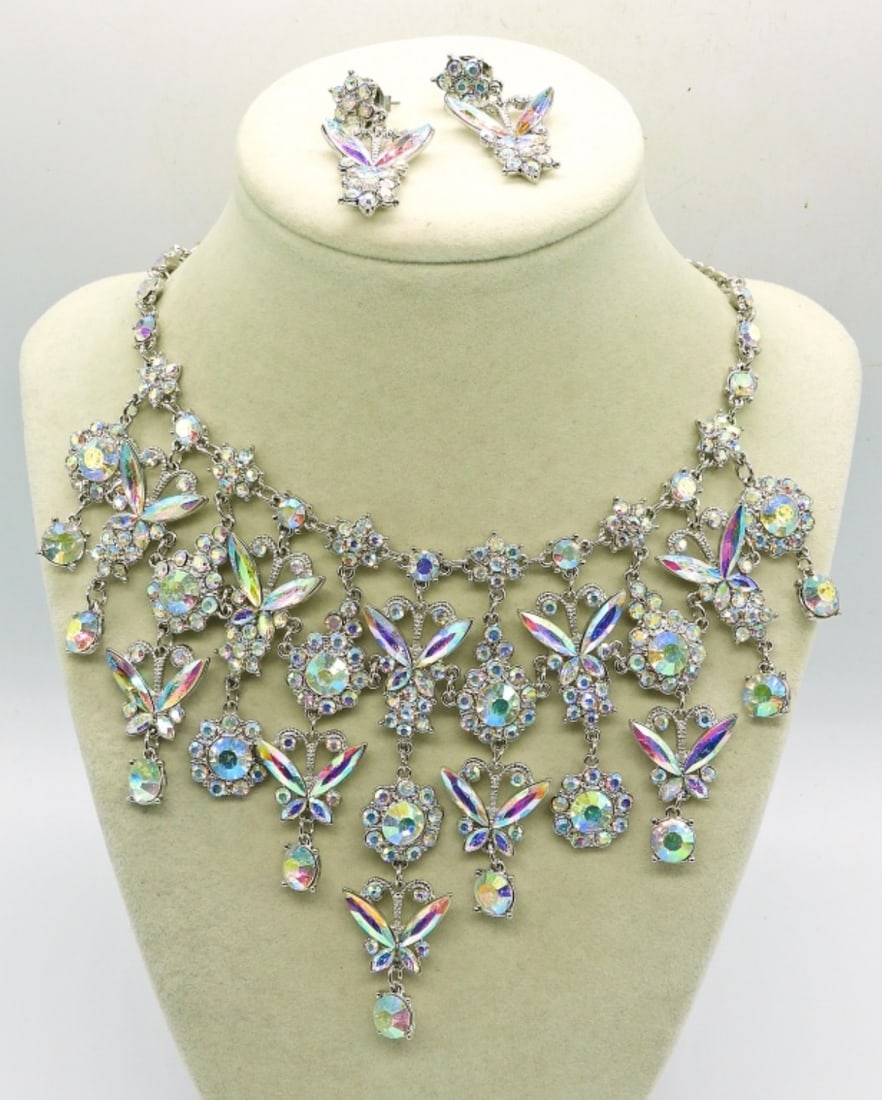 FUN BUTTERFLY NECKLACE EARRING SET (1 of 3)