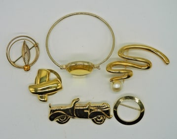 4 PINS, 1 CLIP, 1 BRACELET