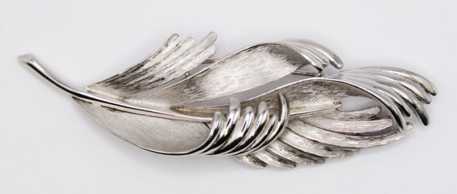 CROWN TRIFARI SILVER TONE FEATHER PIN
