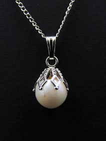 SARAH COV DAINTY FAUX PEARL NECKLACE