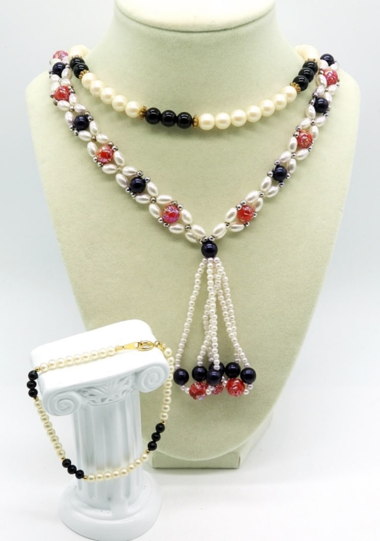 VINTAGE BEADED NECKLACES & BRACELET (1 of 2)