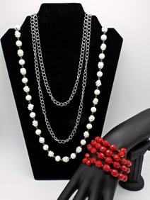 RED & WHITE BEADED JEWELRY