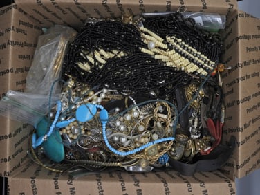 MEDIUM FLAT RATE TREASURE BOX