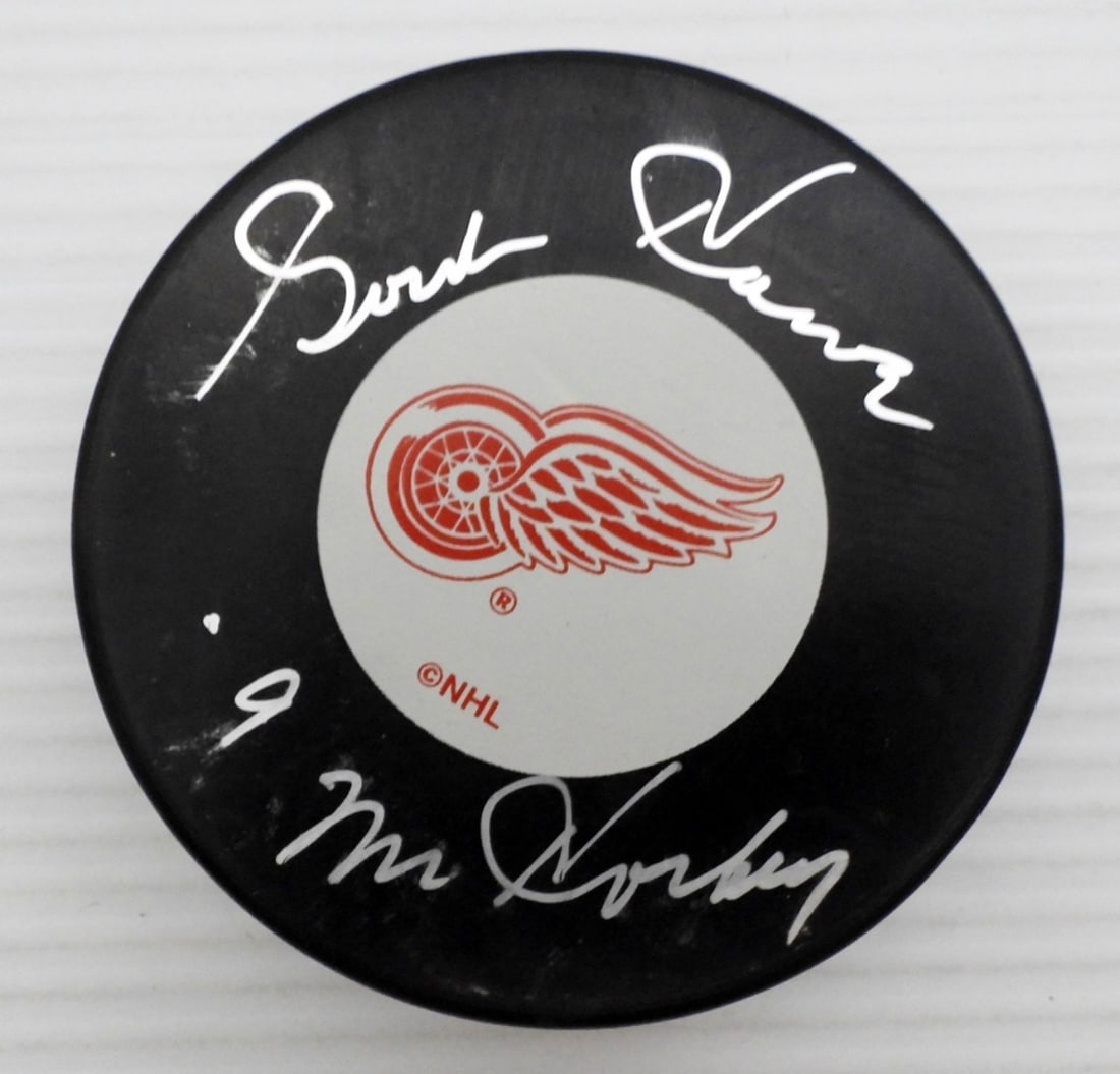 GORDIE HOWE SIGNED PUCK WITH COA (1 of 2)