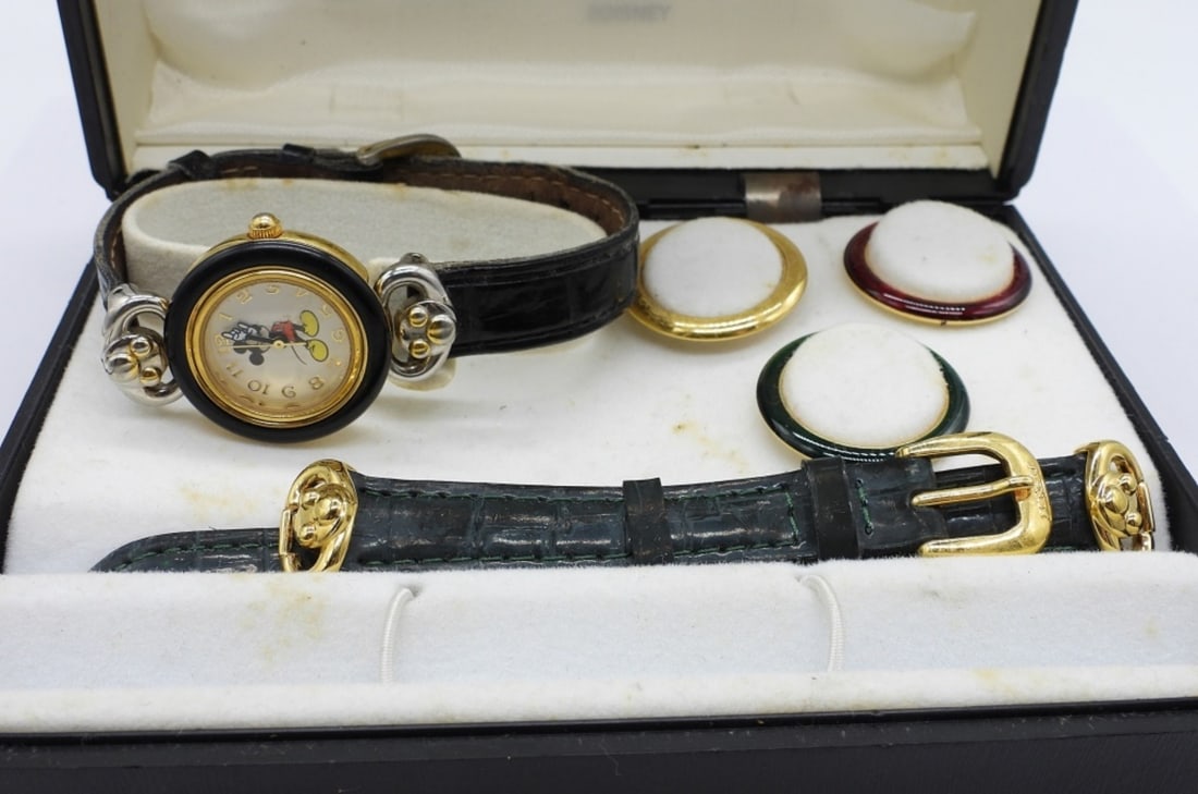 VINTAGE MICKEY MOUSE WATCH WITH EXTRAS (1 of 4)