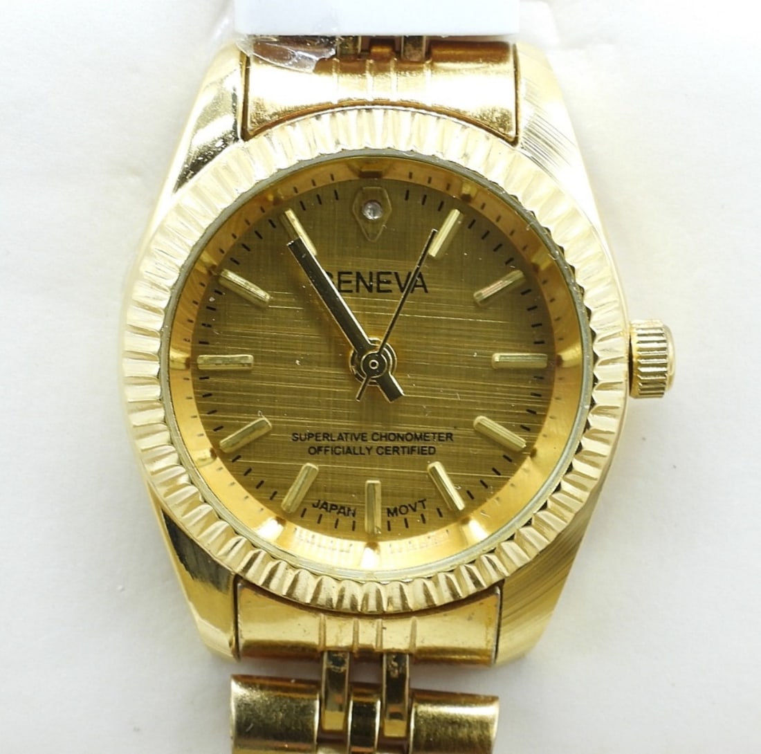 GENEVA NWT LADIES GOLD TONE WATCH: BEAUTIFUL GOLD TONE GENEVA LADIES WATCH, NEW IN BOX. (NOT TESTED AS TO WORKING OR NOT)