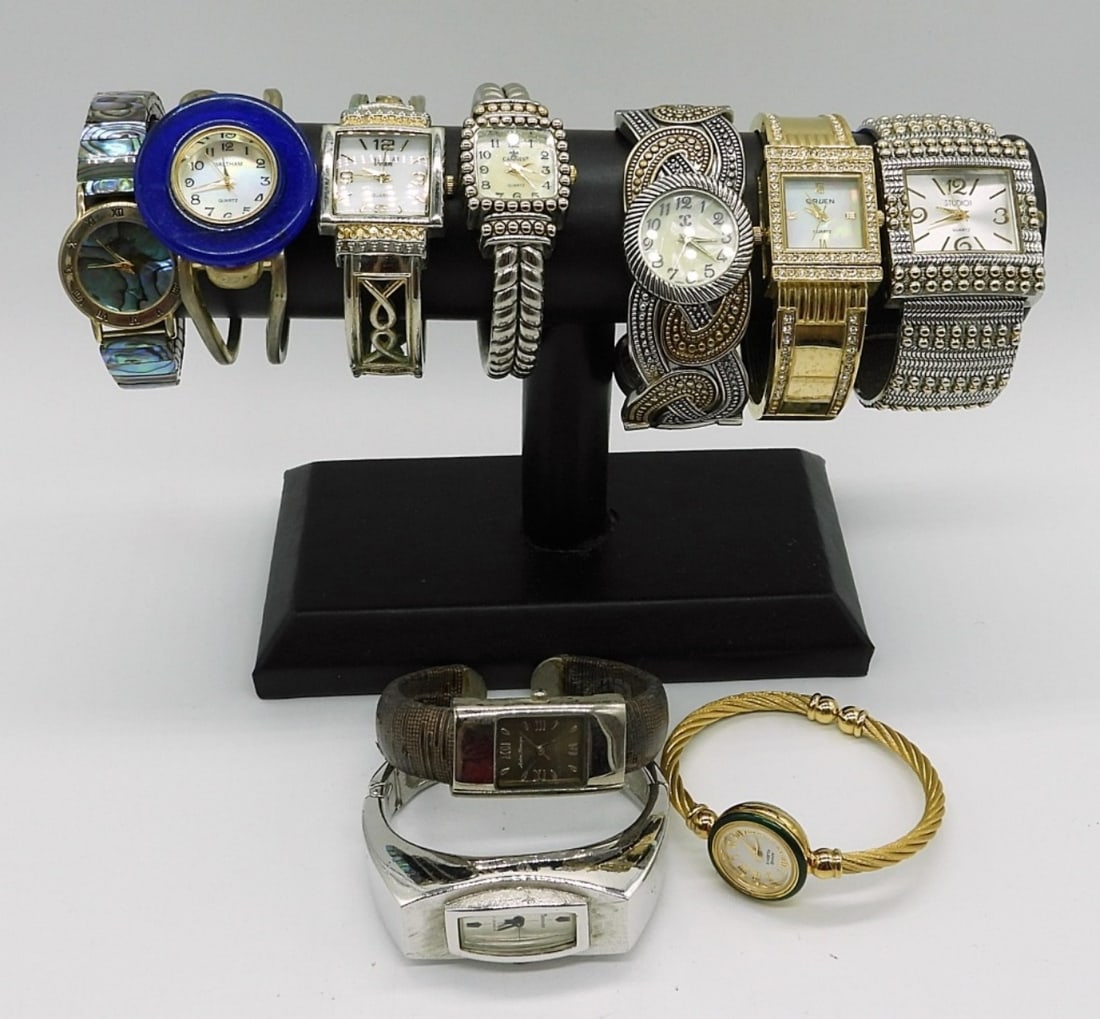 10 WOMEN'S BRACELET WATCHES-TRIFARI (1 of 5)