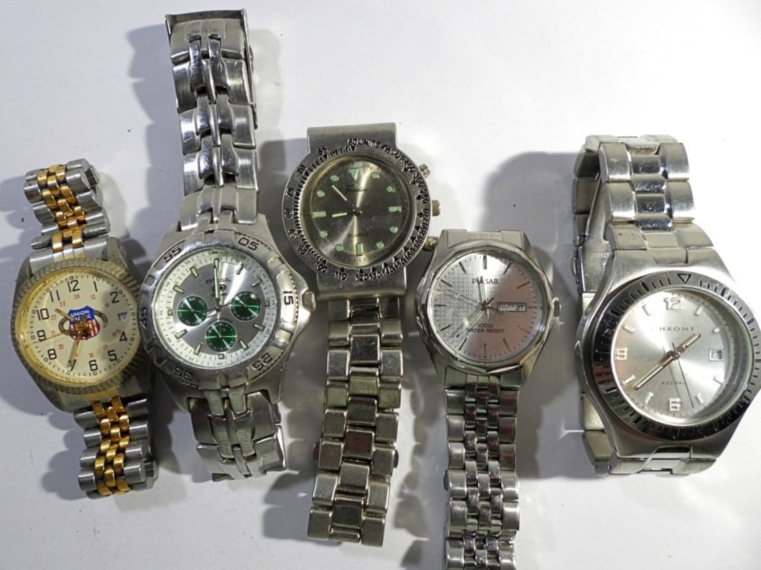 (5) MEN'S WRIST WATCHES (1 of 4)