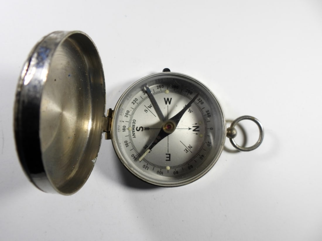 GERMANY LOCKING COMPASS - VINTAGE (1 of 4)