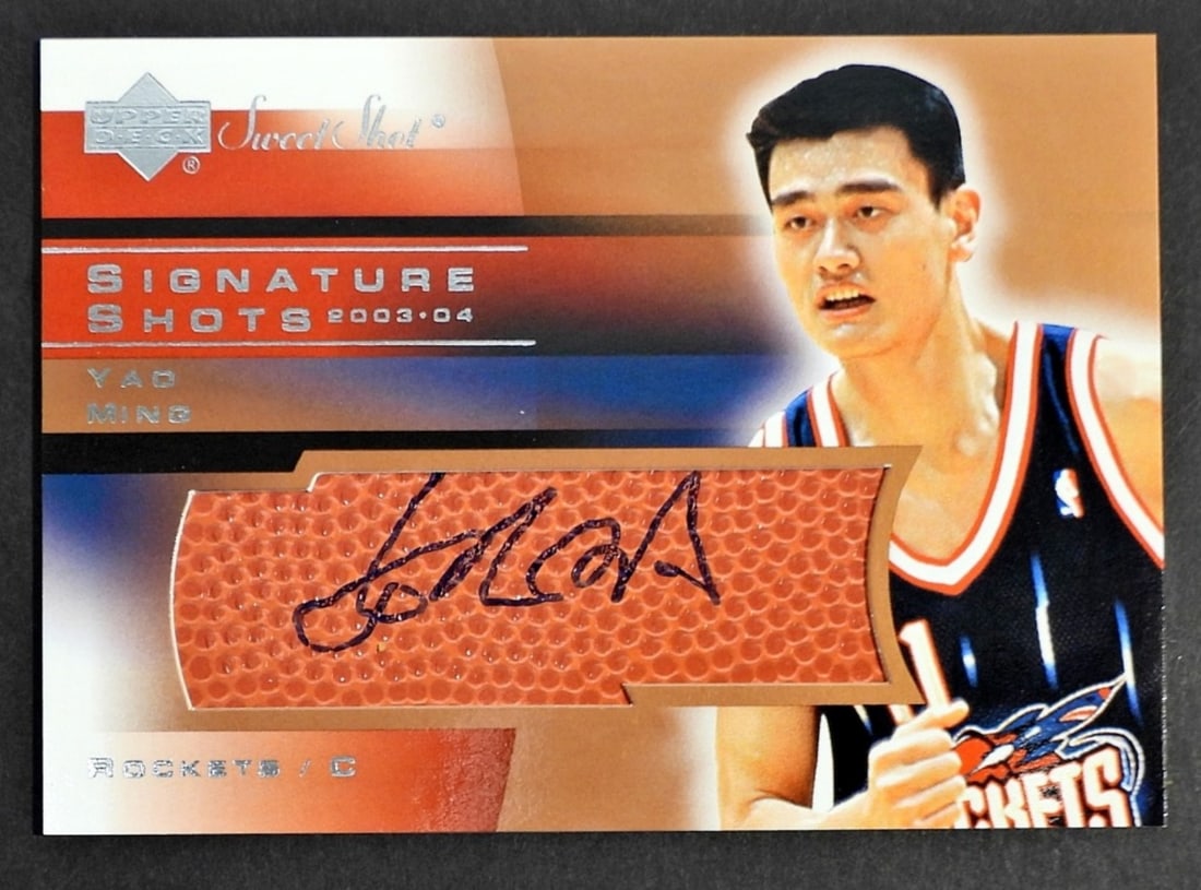 YAO MING SIGNED BASKETBALL CARD (1 of 2)