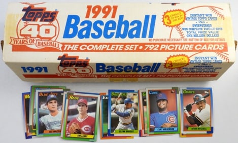 BOX OF ASSORTED BASEBALL CARDS