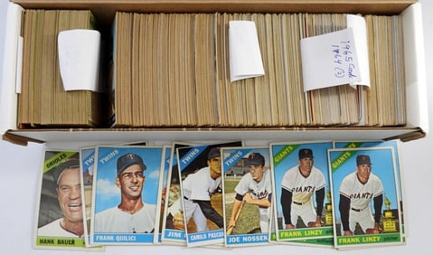ASSORTED BOX OF BASEBALL CARDS