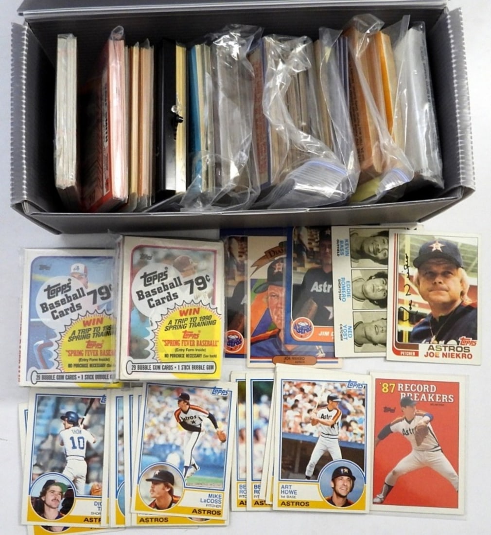 ASSORTED BOX OF BASEBALL CARDS (1 of 3)