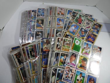 APPROX 600 1980s BASEBALL CARDS