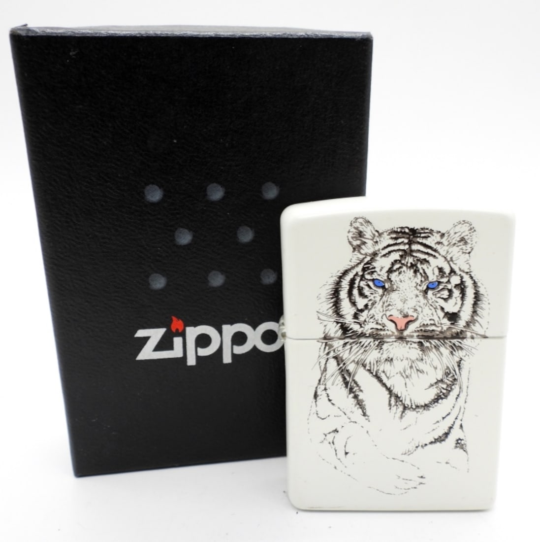 2010 SEALED ZIPPO TIGER LIGHTER (1 of 4)