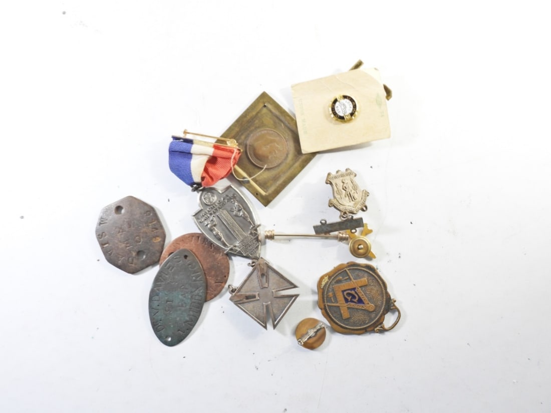 (3) VINTAGE METAL TAGS DAVIES, MASONIC: FOB, U.S. 118 PIN & MORE