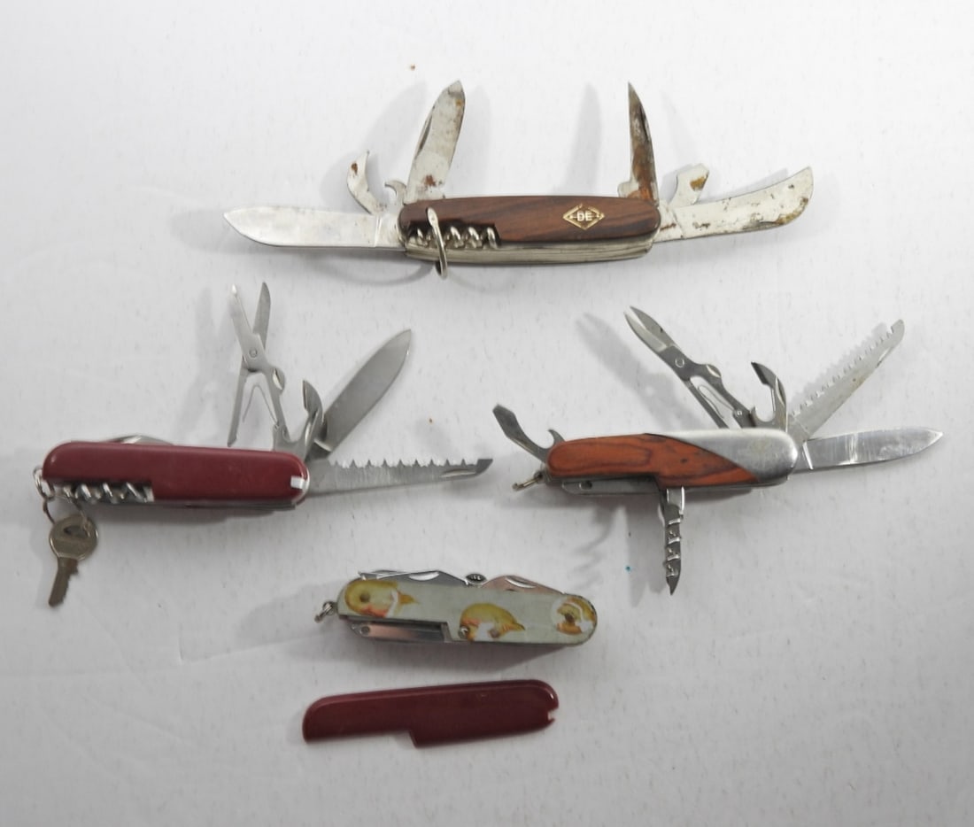 (4) MULTI TOOL POCKET KNIVES (1 of 5)