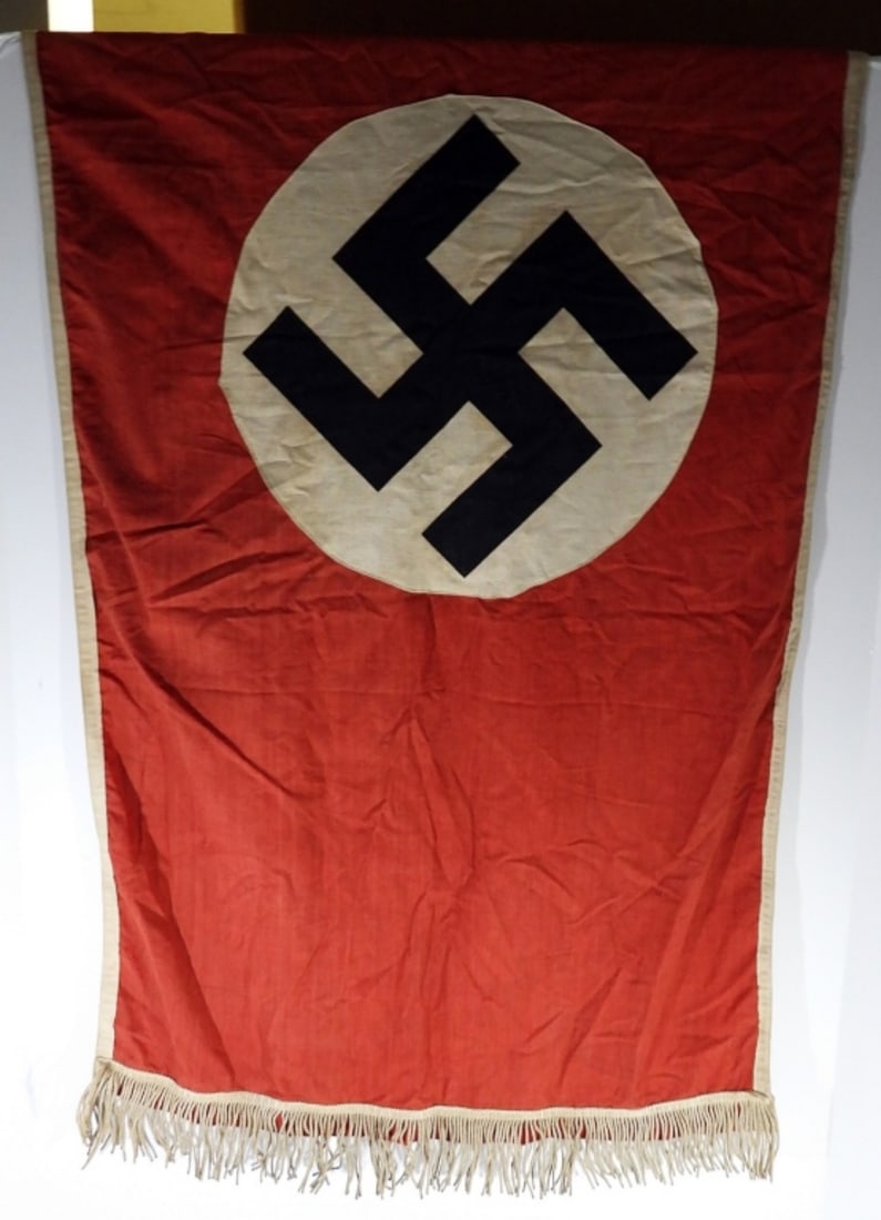 GERMAN WAR BANNER with EMBLEM (1 of 2)