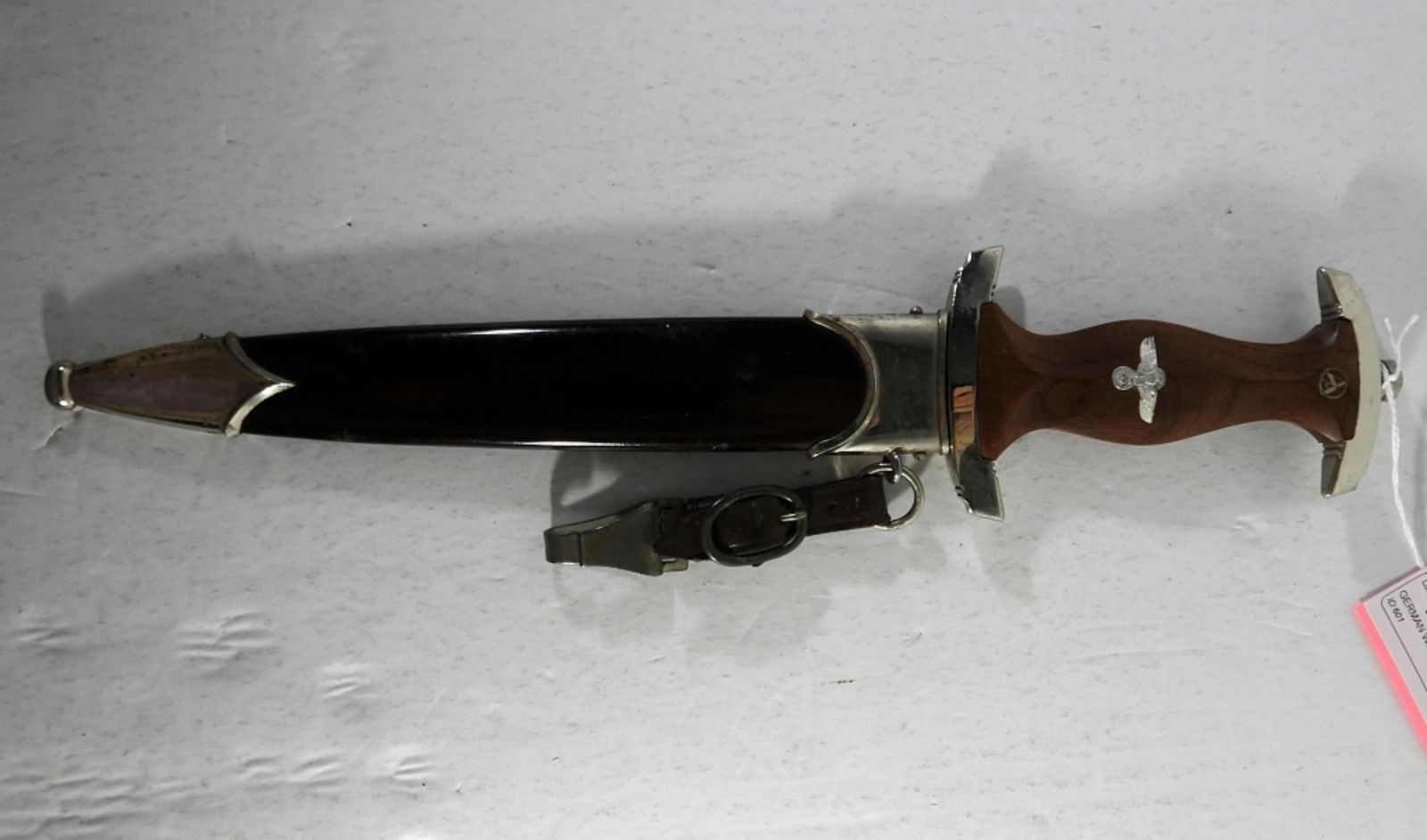 GERMAN WAR STRAIGHT KNIFE w/EMBLEM (1 of 4)