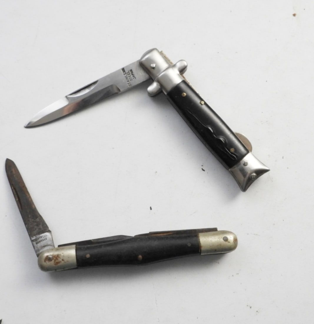 (2) FOLDING POCKET KNIVES (1 of 2)