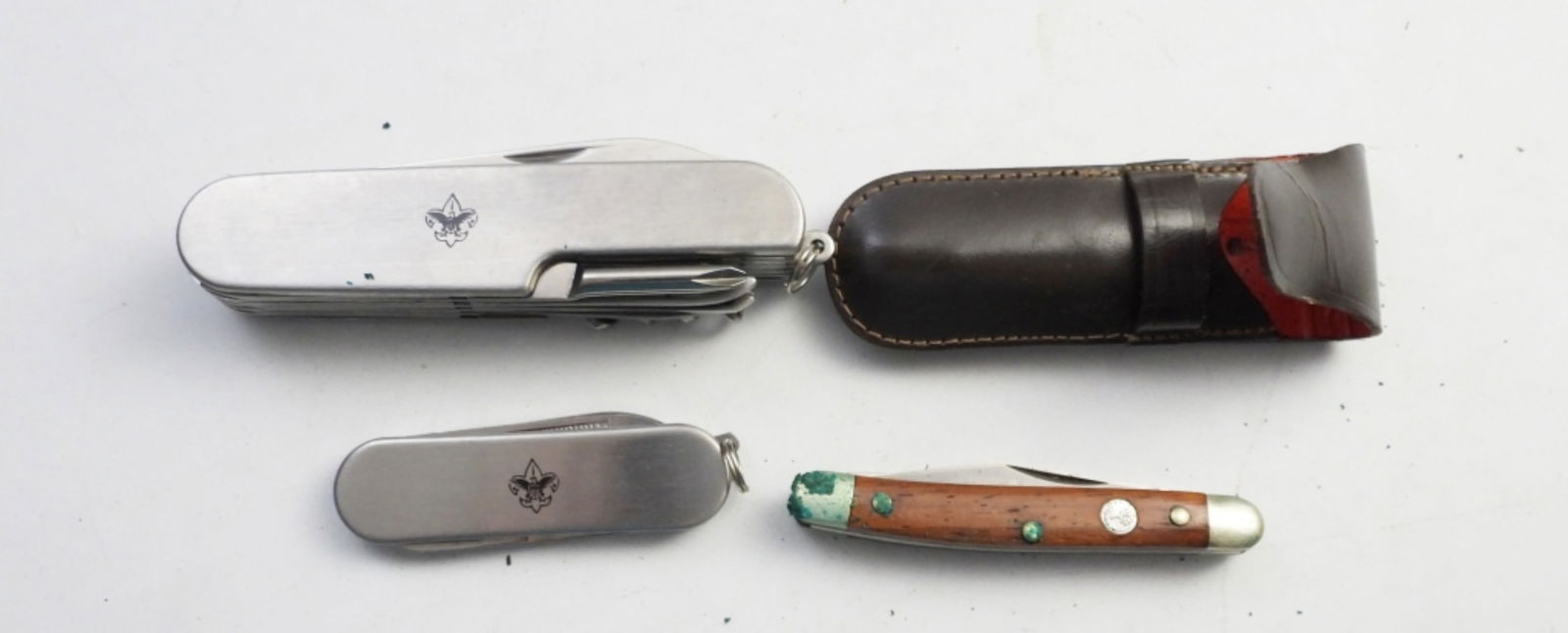 (3) MULTI TOOL FOLDING KNIVES (1 of 2)