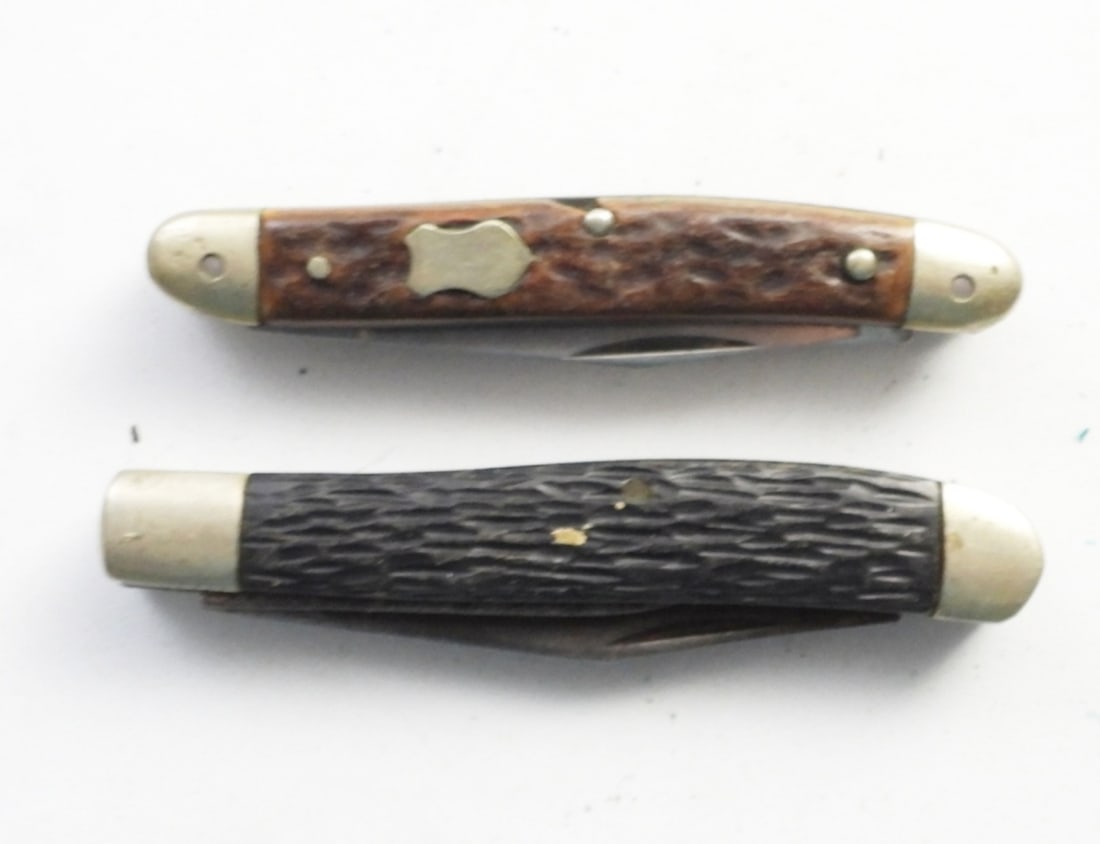 (2) SLIM POCKET FOLDING KNIVES: SEE PICS