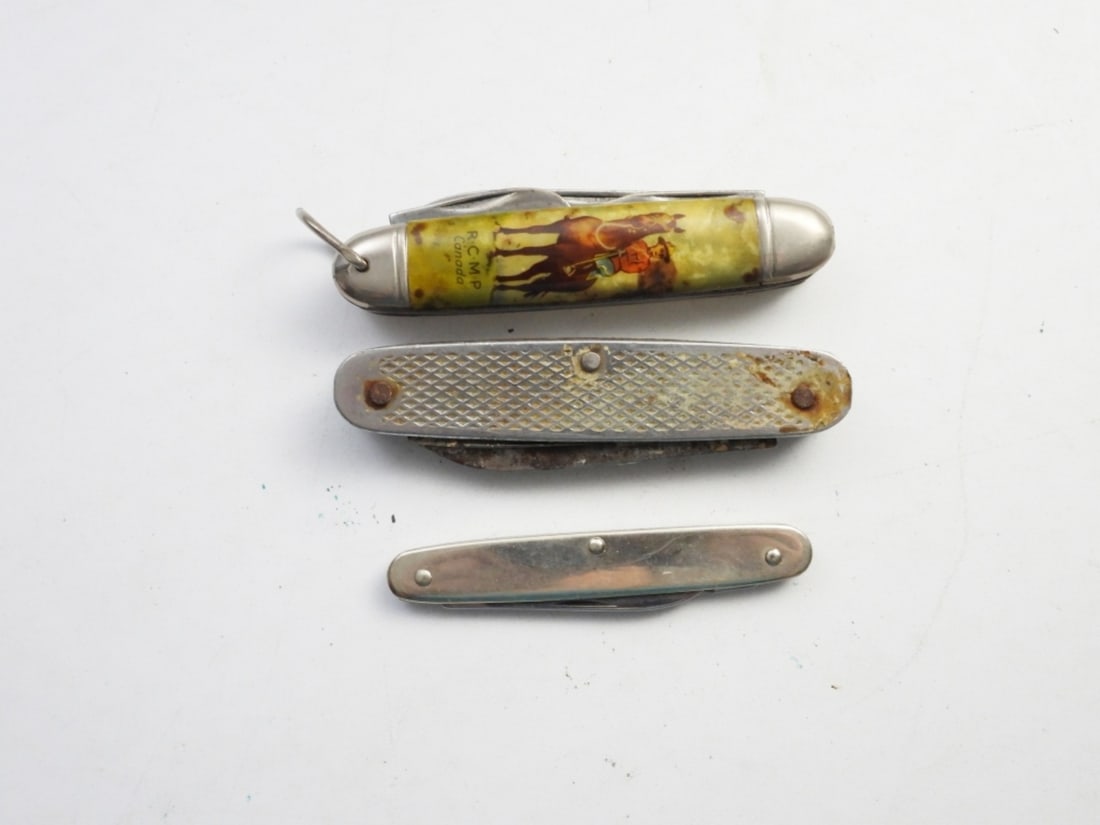 (3) UNIQUE FOLDING POCKET KNIVES (1 of 2)