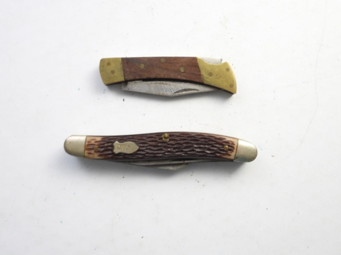 (2) WOOD HANDLE FOLDING KNIVES (1 of 2)
